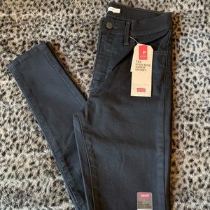 Levi’s- 720 Super High-Rise Skinny Jeans